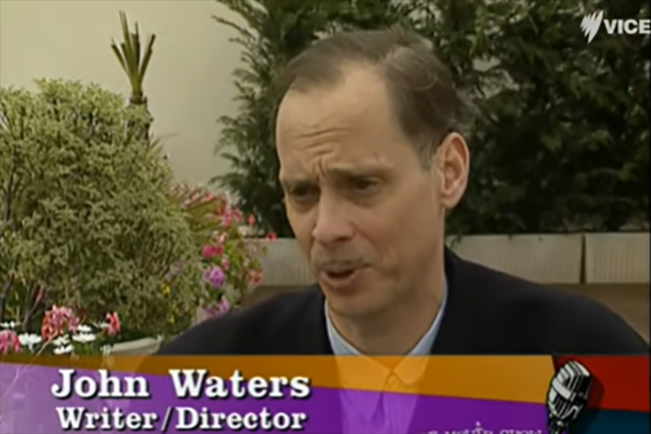 Produser merangkap sutradara Pink Flamingos- John Waters/Sumber: YouTube Raremedia (1997)